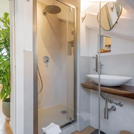 Bright Penthouse Attic In The Heart Of 公寓