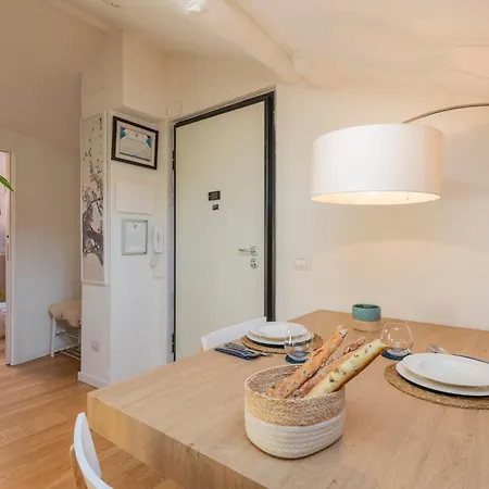 公寓 Bright Penthouse Attic In The Heart Of 米兰