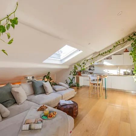 Bright Penthouse Attic In The Heart Of 公寓